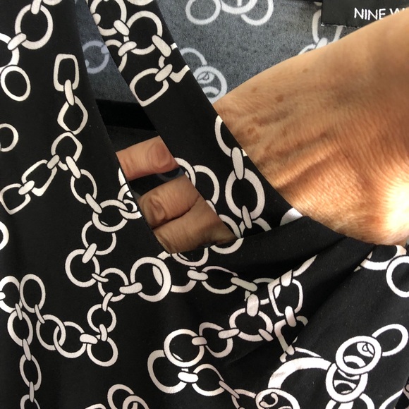 Nine West. Blouse black & white chain pattern. Like new! - Picture 5 of 5
